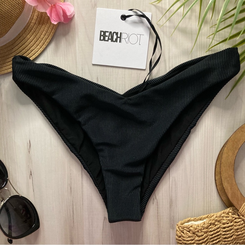 Beach Riot 🖤 Classy Ribbed Black V-Style Bikini Bottoms 👙🏝👒